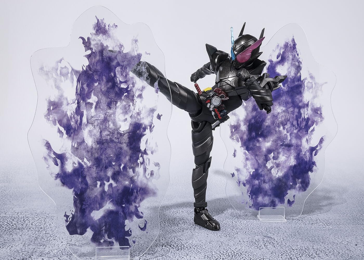 S.H.Figuarts Kamen Rider Build Rabbit Tank Hazard Form Heisei Generations Edition